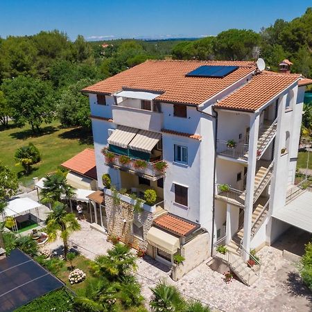 Apartments Lori Poreč Exterior foto