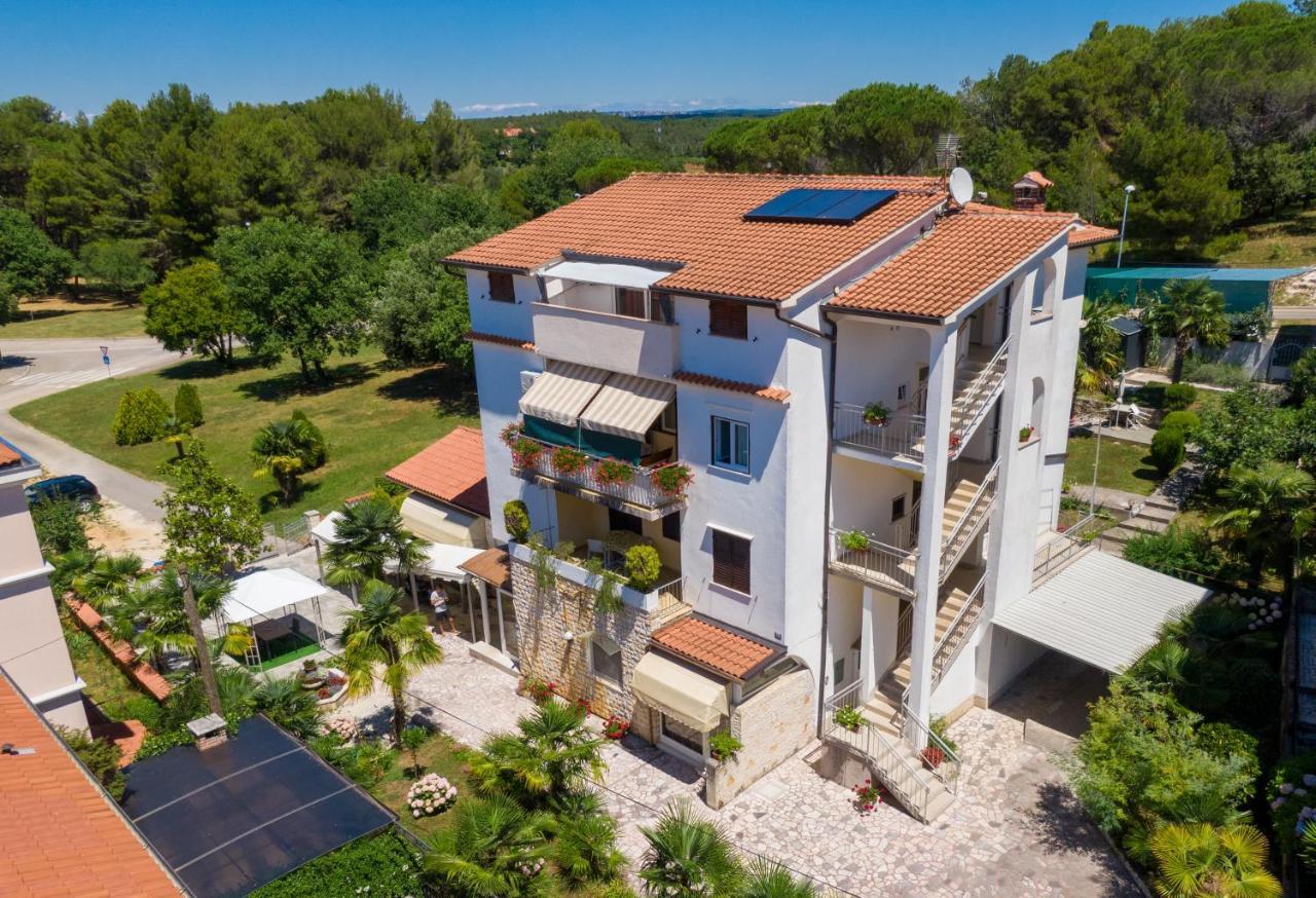 Apartments Lori Poreč Exterior foto