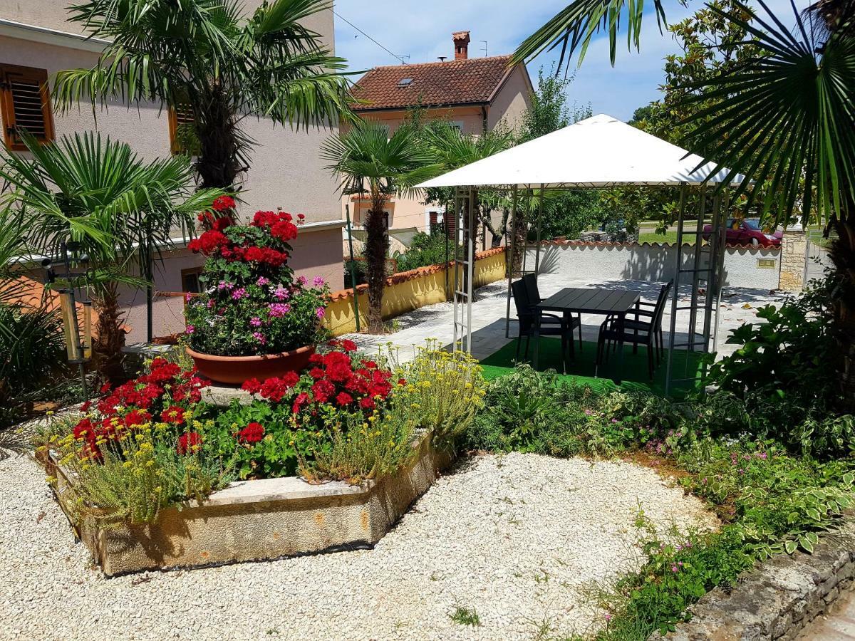 Apartments Lori Poreč Exterior foto